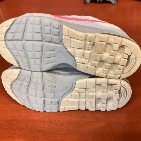 💕Nikes 💕 - Picture 4 of 7